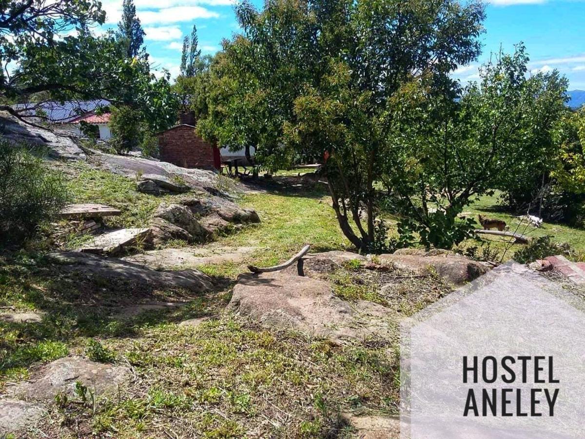 Hostel Aneley Tanti Buitenkant foto