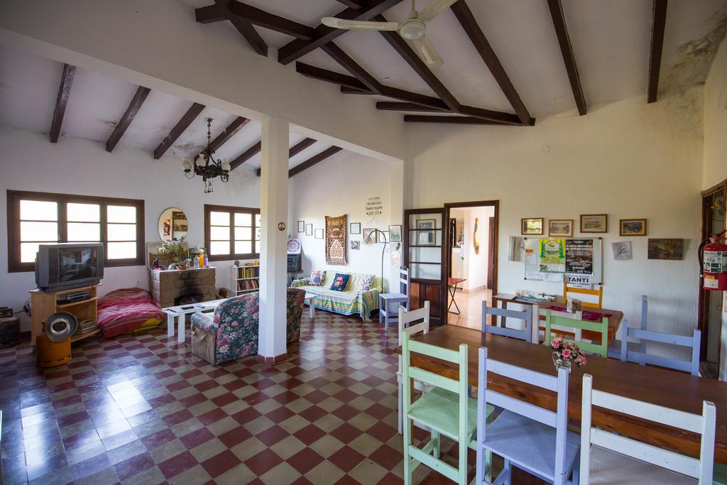Hostel Aneley Tanti Buitenkant foto